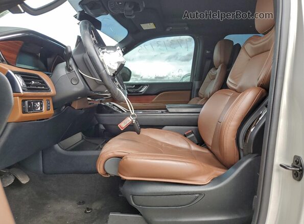 5LMJJ2LG6REL00320 2024 LINCOLN NAVIGATOR Бежевый Вид салона спереди