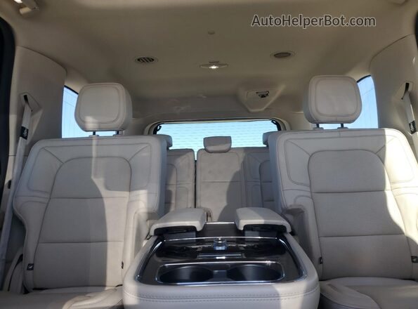 5LMJJ3LTXKEL09207 2019 LINCOLN NAVIGATOR Белый Вид задних сидений