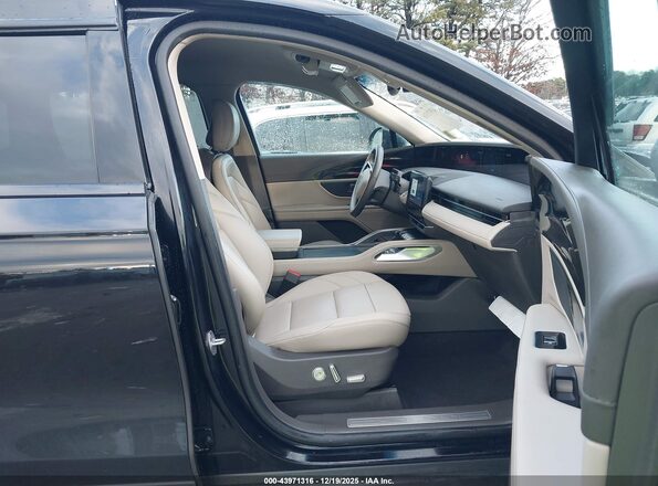 5LMPJ8JA1RJ785419 2024 LINCOLN NAUTILUS Черный Вид салона спереди