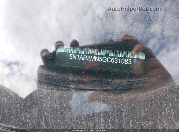 5N1AR2MN5GC631083 2016 NISSAN PATHFINDER Green ძრავის განყოფილების ხედი
