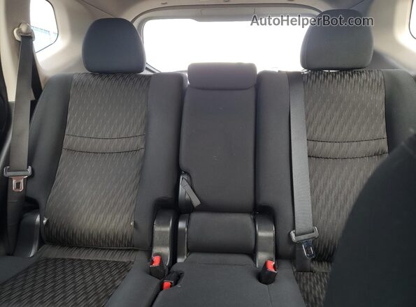 5N1AT2MV0JC768148 2018 NISSAN ROGUE Белый Вид задних сидений