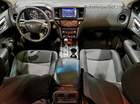 5N1DR2MM5JC628809 2018 NISSAN PATHFINDER Серый Вид панели приборов