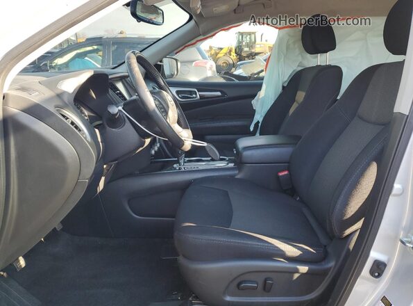 5N1DR2MN4KC612644 2019 NISSAN PATHFINDER Silver Front interior view