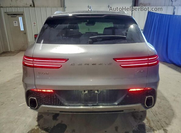5NMMADTB5SH032948 2025 GENESIS GV70 Silver უკანა ხედი