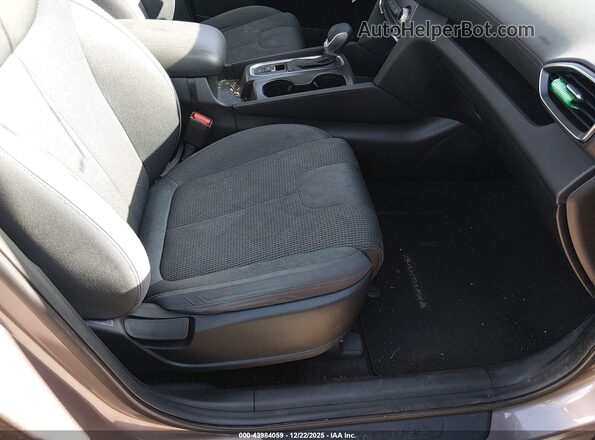 5NMS23AD1KH013459 2019 HYUNDAI SANTA FE Gray Front interior view