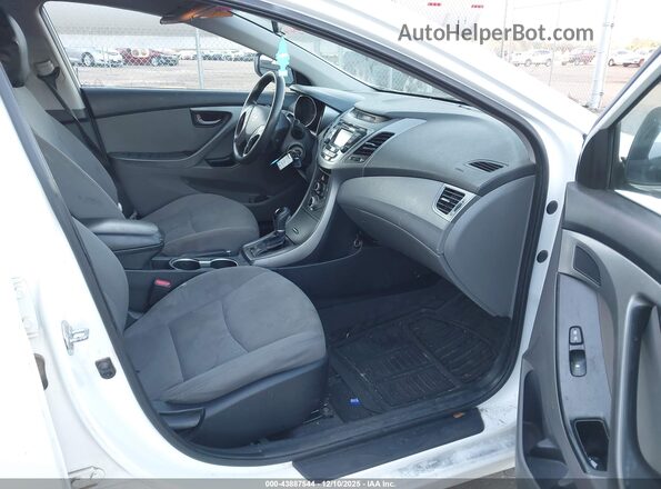 5NPDH4AE4GH660180 2016 HYUNDAI ELANTRA Белый Вид салона спереди