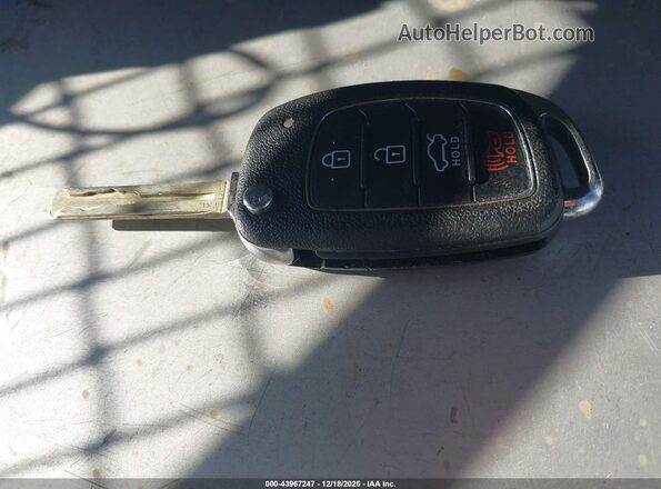 5NPE24AF2JH655081 2018 HYUNDAI SONATA Белый Вид панели приборов