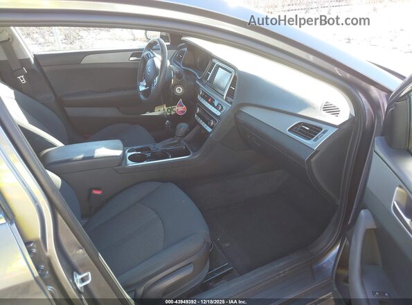 5NPE24AF2JH706496 2018 HYUNDAI SONATA Gray Вид салону спереду