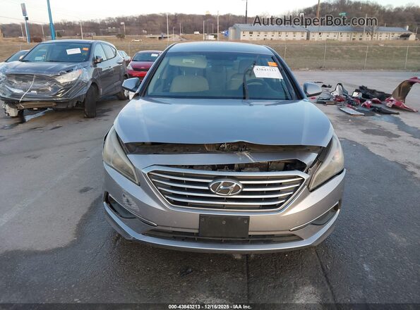 5NPE24AF7HH466484 2017 HYUNDAI SONATA Light Blue Вид задней части салона