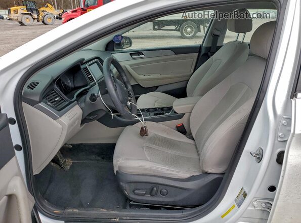 5NPE34AFXJH620575 2018 HYUNDAI SONATA White Вид салону спереду