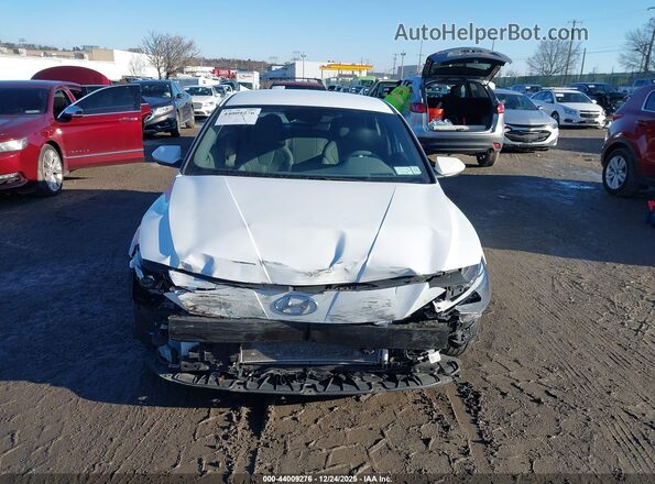 5NPLM4AG2NH053748 2022 HYUNDAI ELANTRA Белый Вид задней части салона