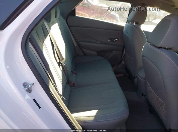 5NPLM4AG2NH053748 2022 HYUNDAI ELANTRA Белый Вид наклейки с VIN-кодом