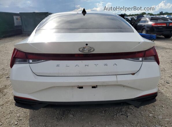 5NPLM4AG9MH004416 2021 HYUNDAI ELANTRA White Widok z tyłu