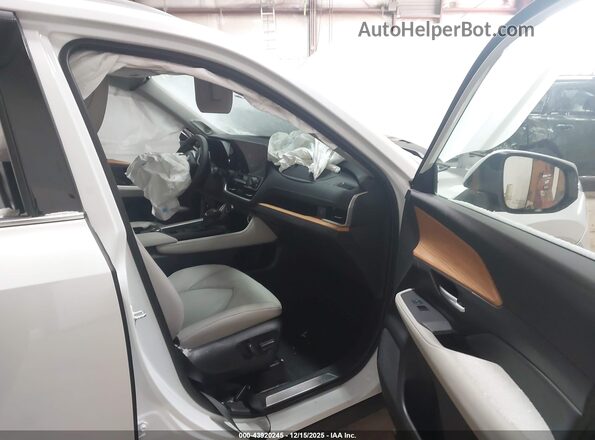 5TDAAAB54SS096392 2025 TOYOTA GRAND HIGHLANDER White Widok wnętrza z przodu