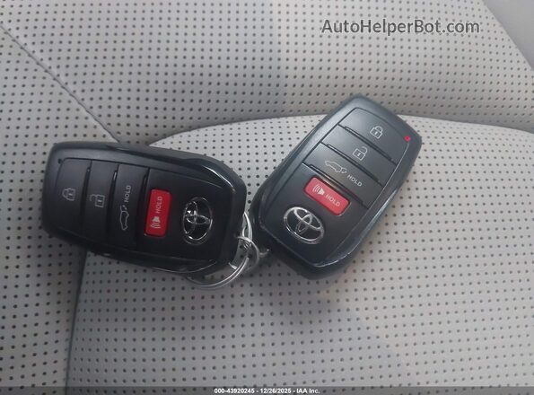 5TDAAAB54SS096392 2025 TOYOTA GRAND HIGHLANDER White Widok deski rozdzielczej