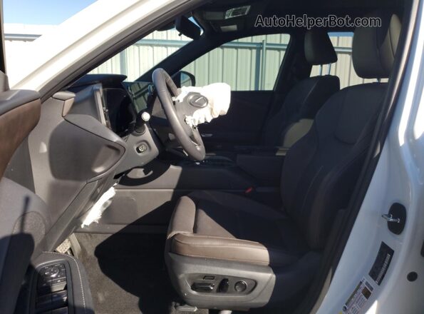 5TDAAAB67SS034154 2025 LEXUS TX White Vista interior delantera
