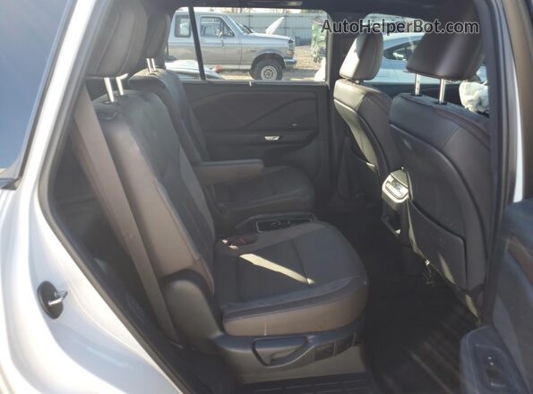 5TDAAAB67SS034154 2025 LEXUS TX White Vista interior trasera