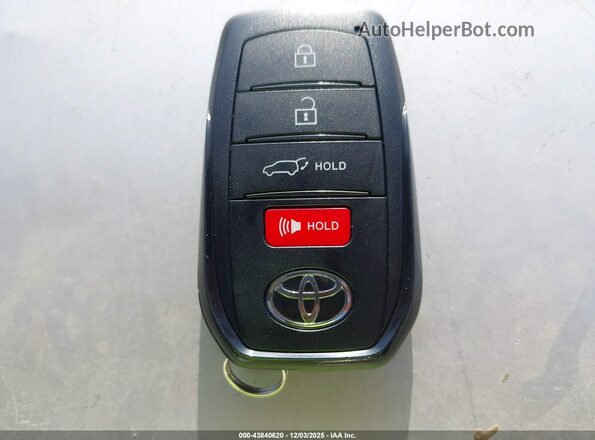 5TDACAB57TS074186 2026 TOYOTA LE Белый Вид панели приборов