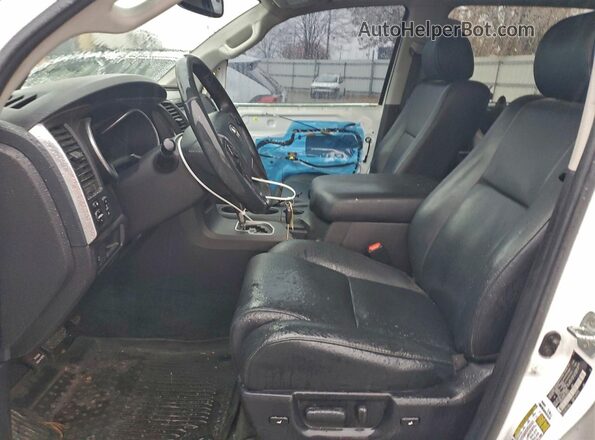 5TDBY5G10JS158737 2018 TOYOTA SEQUOIA Белый Вид салона спереди