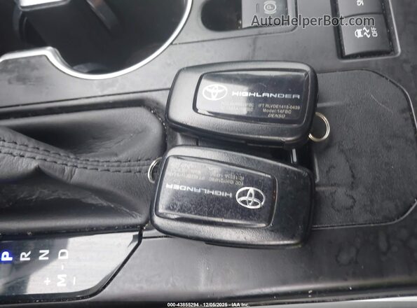 5TDCZRAH3LS021437 2020 TOYOTA HIGHLANDER Белый Вид панели приборов