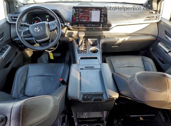 5TDDSKFC2MS025722 2021 TOYOTA SIENNA Серебряный Вид панели приборов