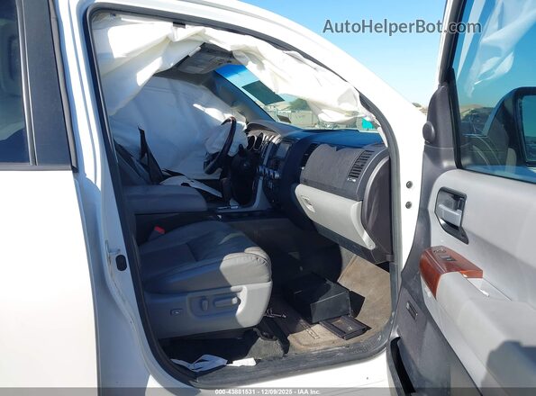 5TDDW5G11GS144241 2016 TOYOTA SEQUOIA Белый Вид салона спереди