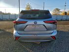 2021 Toyota Highlander Hybrid Platinum Серый vin: 5TDEBRCH2MS064355