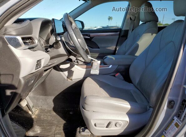 5TDFZRBH8LS050637 2020 TOYOTA HIGHLANDER Silver Սալոնի դիմացի տեսք