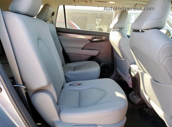 5TDFZRBH8LS050637 2020 TOYOTA HIGHLANDER Silver Հետևի նստատեղերի տեսք