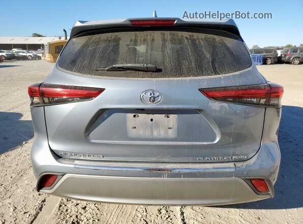 5TDFZRBH8LS050637 2020 TOYOTA HIGHLANDER Silver Հետևի տեսք