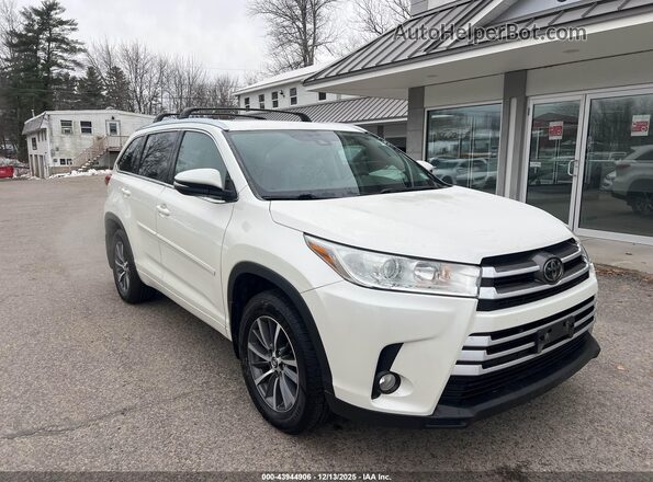 5TDJZRFH1JS543142 2018 TOYOTA LE White Передня права чверть