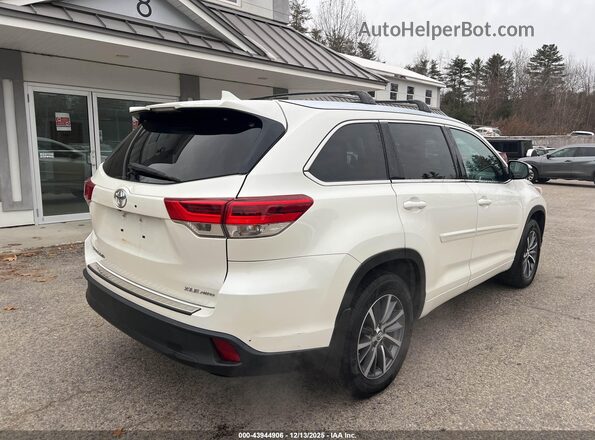 5TDJZRFH1JS543142 2018 TOYOTA LE White Задня права чверть