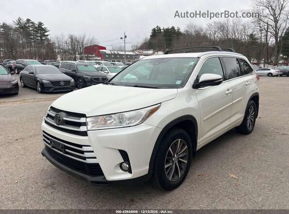 5TDJZRFH1JS543142 2018 TOYOTA LE White Передня ліва чверть