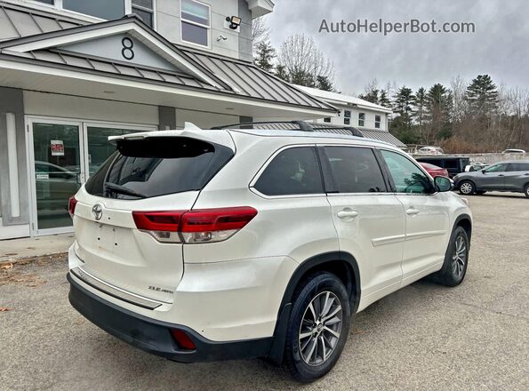 5TDJZRFH1JS543142 2018 TOYOTA HIGHLANDER White Widok z przodu