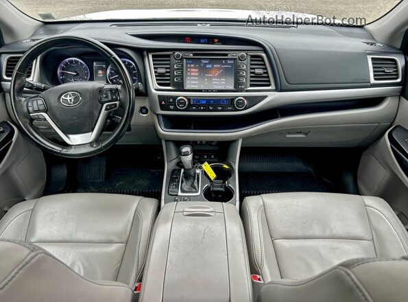 5TDJZRFH1JS543142 2018 TOYOTA HIGHLANDER White Widok tylnych siedzeń