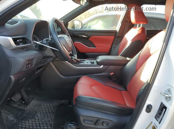 5TDKDRBH1PS010838 2023 TOYOTA HIGHLANDER White Widok wnętrza z przodu