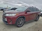 2018 Toyota Highlander Se Burgundy vin: 5TDKZRFH0JS257786
