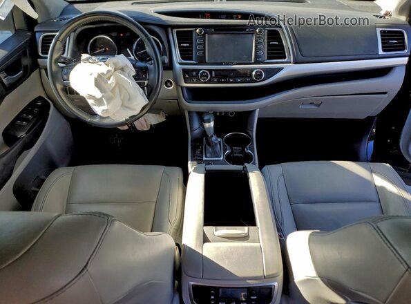 5TDKZRFH4HS509663 2017 TOYOTA HIGHLANDER Черный Вид панели приборов