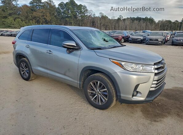 5TDKZRFH4HS516628 2017 TOYOTA HIGHLANDER Серебряный Передняя правая четверть