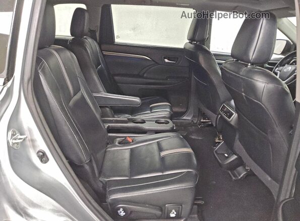 5TDKZRFH5JS538076 2018 TOYOTA HIGHLANDER Silver უკანა სალონის ხედი