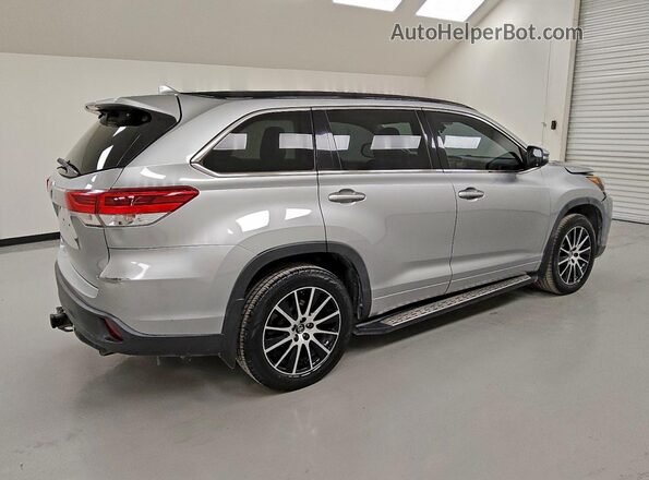 5TDKZRFH5JS538076 2018 TOYOTA HIGHLANDER Silver უკანა მარჯვენა