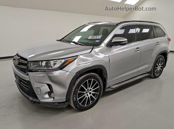 5TDKZRFH5JS538076 2018 TOYOTA HIGHLANDER Silver წინა მარცხენა ხედი სამი მეოთხედიდან