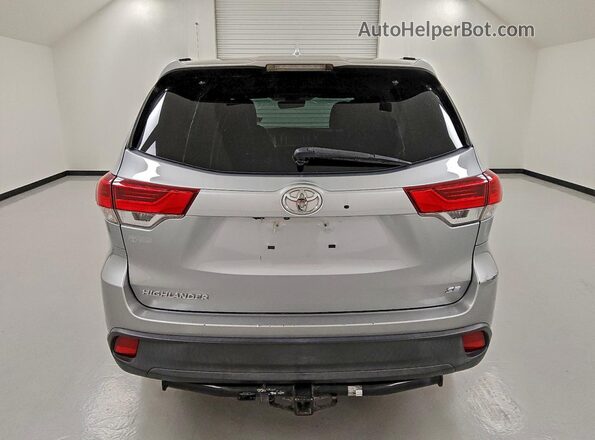 5TDKZRFH5JS538076 2018 TOYOTA HIGHLANDER Silver უკანა ხედი