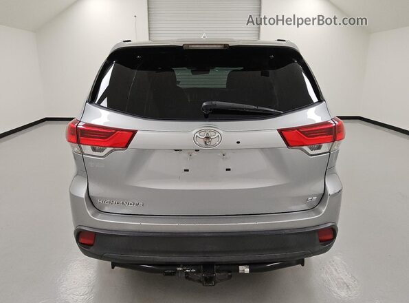 5TDKZRFH5JS538076 2018 TOYOTA HIGHLANDER Silver 