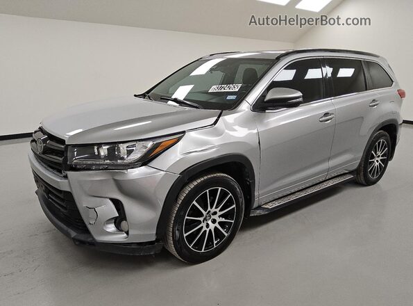 5TDKZRFH5JS538076 2018 TOYOTA HIGHLANDER Silver 