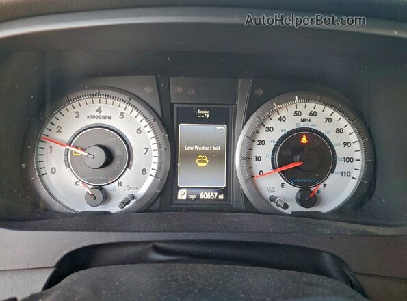 5TDXK3DC1GS722969 2016 TOYOTA SIENNA Белый Вид щитка приборов
