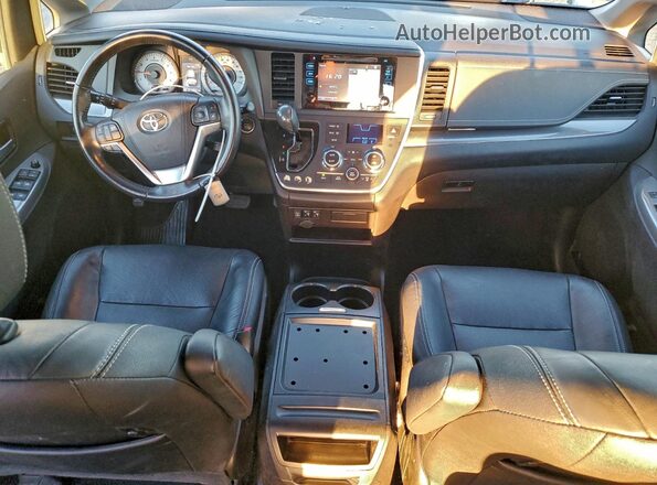 5TDXK3DC1GS722969 2016 TOYOTA SIENNA Белый Вид панели приборов