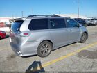 2018 Toyota Sienna Se 8 Passenger Silver vin: 5TDXZ3DC1JS945788