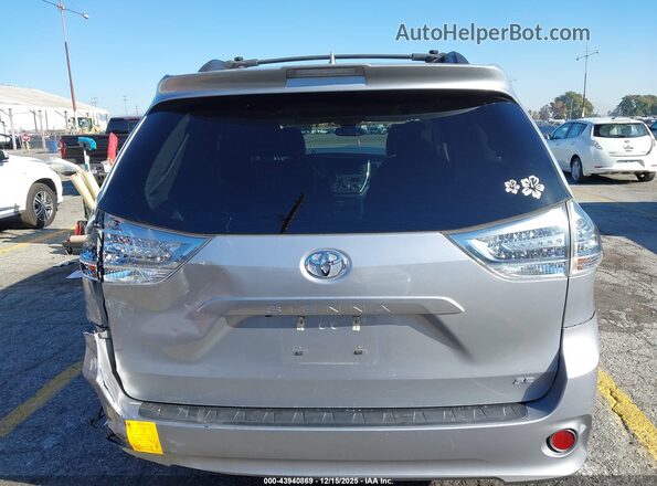 5TDXZ3DC1JS945788 2018 TOYOTA SIENNA Silver 