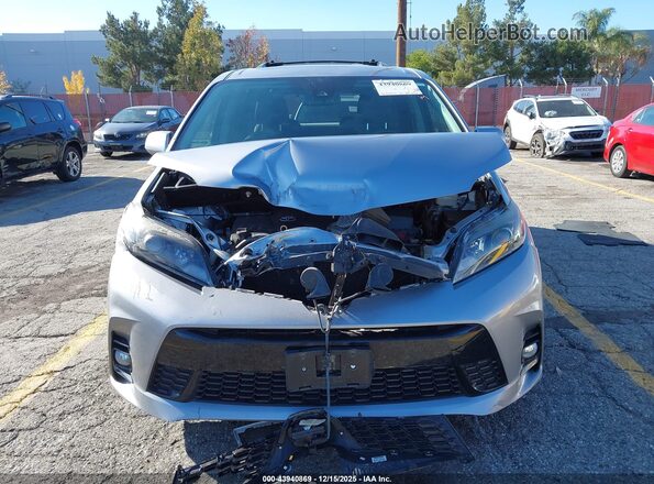 5TDXZ3DC1JS945788 2018 TOYOTA SIENNA Silver Вид щитка приладів